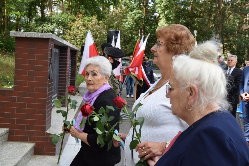 Odsłonięcie pamiątkowej tablicy na Nekropolii...