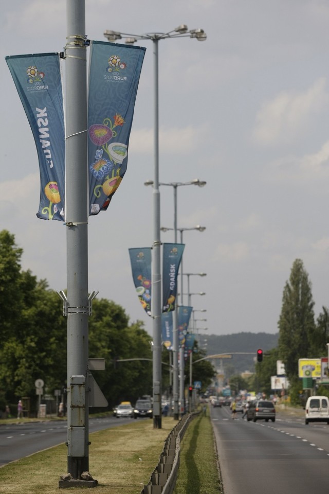 Flagi reklamujące Euro 2012 na al. Zwyciestwa