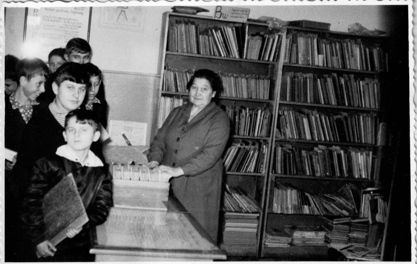 Rok szkolny 1966/1967. Anna Grońska, bibliotekarka.