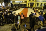 Trwa protest kobiet w Toruniu! To już czternasty czarny spacer ZDJĘCIA
