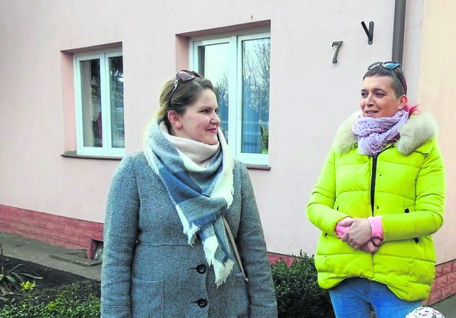 Anna Bronicka (z prawej) i Małgorzata Paszko 
po raz pierwszy organizują akcję „Paczka Nadziei”