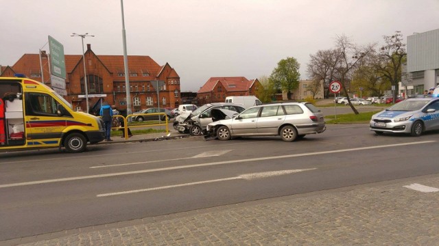 Zobacz koniecznie: Wypadek na moście w Toruniu. Sprawca uciekł bo był nietrzeźwy!