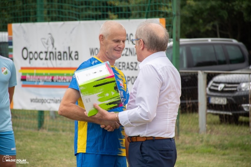 Mecz oldboyów z okazji 20-lecia Klubu Sportowego Kasztelan Żarnów [ZDJĘCIA]