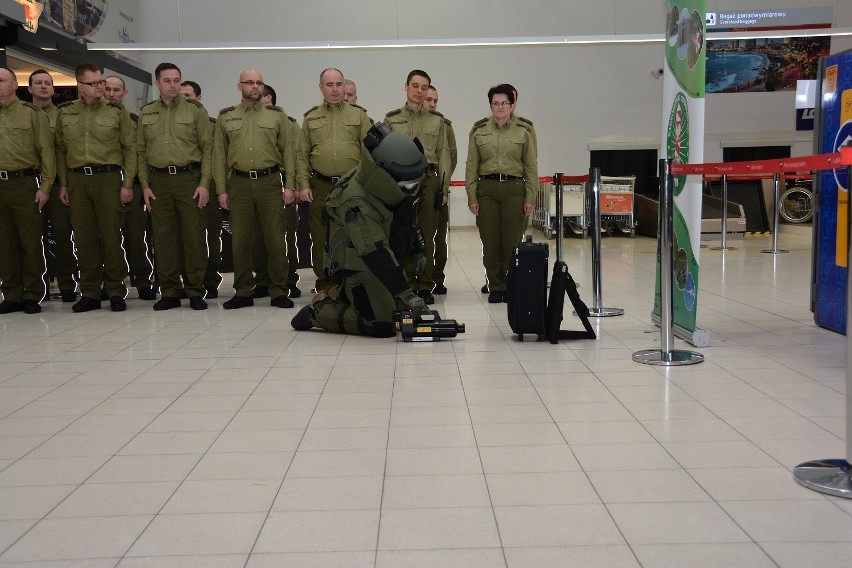 Pogranicznicy z lubelskiego lotniska mają nowy sprzęt. Jest nim robot