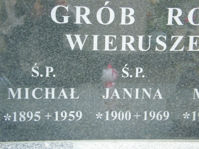 Grób rodzinny Wieruszewskich: Kwatera P-1, rząd 8, grób 5.
