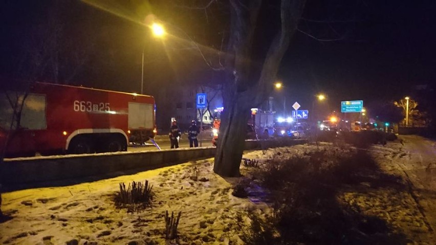Strażacy z Rybnika, Żor, Gliwic i regionu gasili potężny pożar w Chwałowicach [ZDJĘCIA]
