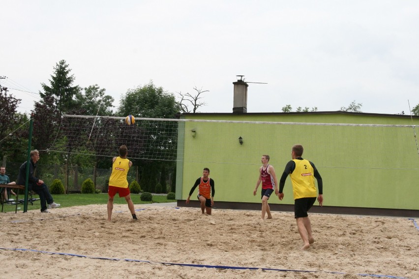 Turniej siatkówki plażowej w powiecie radziejowskim. Zagrają o puchar Zbigniewa Dominiaka sołtysa Czołowa 