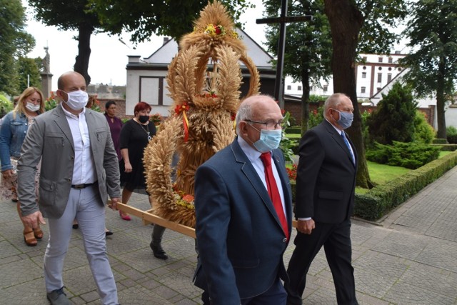 Dożynki gminy Śrem. Za tegoroczne zbiory podziękowano mszą dziękczynną w śremskiej Farze