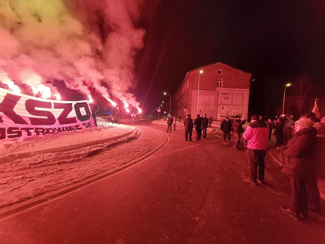 Uroczystości w 41. rocznicę wprowadzenia  stanu wojennego w Ostrowcu Świętokrzyskiego miały wspaniałą oprawę. Więcej na kolejnych zdjęciach