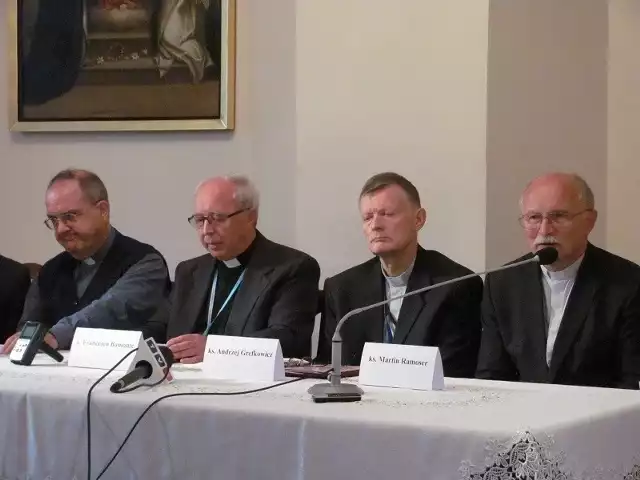 Konferencja prasowa na Jasnej Górze. Od lewej:  ks. prof. dr Alessandro Pennesi-Olivieri, ks. prof. Tadeusz Kaczmarek, ks. Andrzej Grefkowicz i ks. Martin Ramoser.