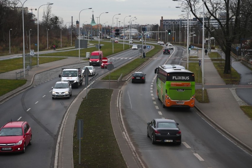 Za jak najszybszą realizacją linii opowiedziało się 98 proc....