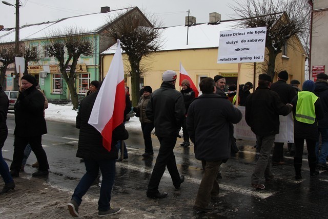 Grodziec. Blokada drogi w obronie szkół w Lipicach i Biskupicach