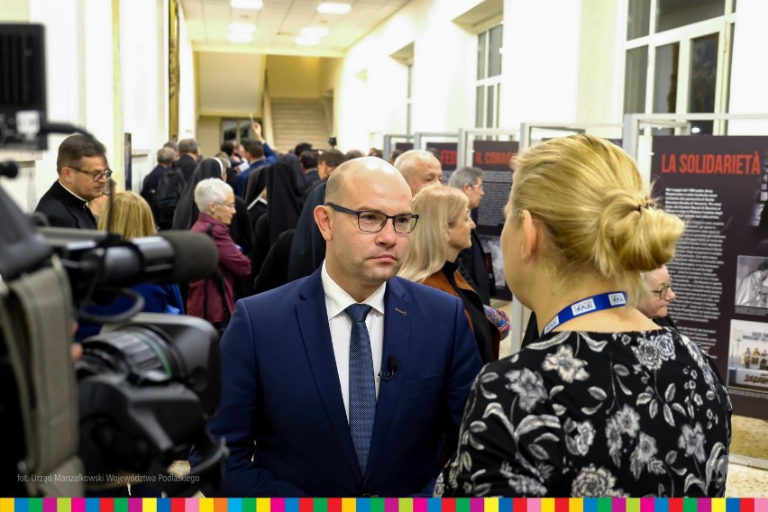 Wystawa o księdzu Jerzym Popiełuszce w Rzymie. Otwierali ją marszałek, burmistrz Suchowoli i krewni kapłana (zdjęcia) 