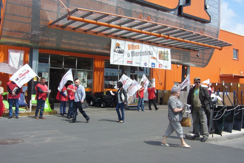 Lubin: Protest związkowców przed OBI