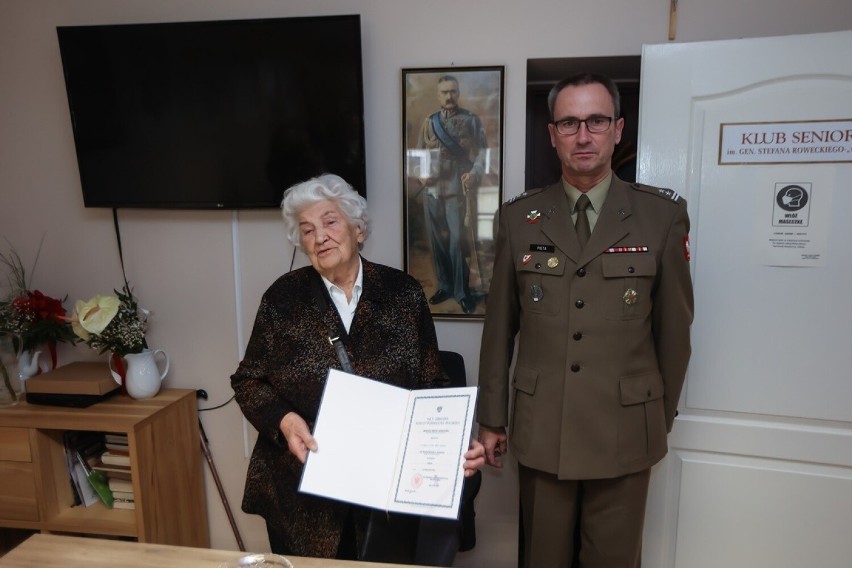 Wanda Kiałka otrzymała awans wojskowy na majora. 99-letnia...