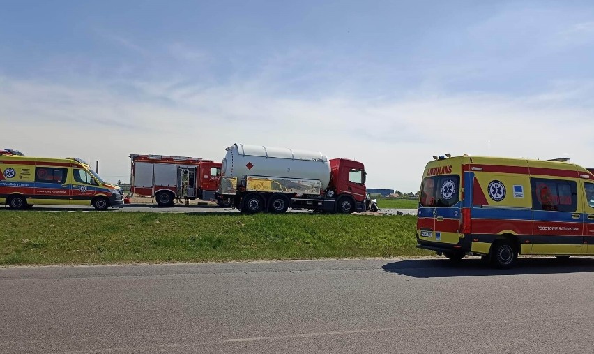 Wypadek na trasie Kalisz- Ostrów. Kierowcy auta osobowego nie udało się uratować. ZDJĘCIA