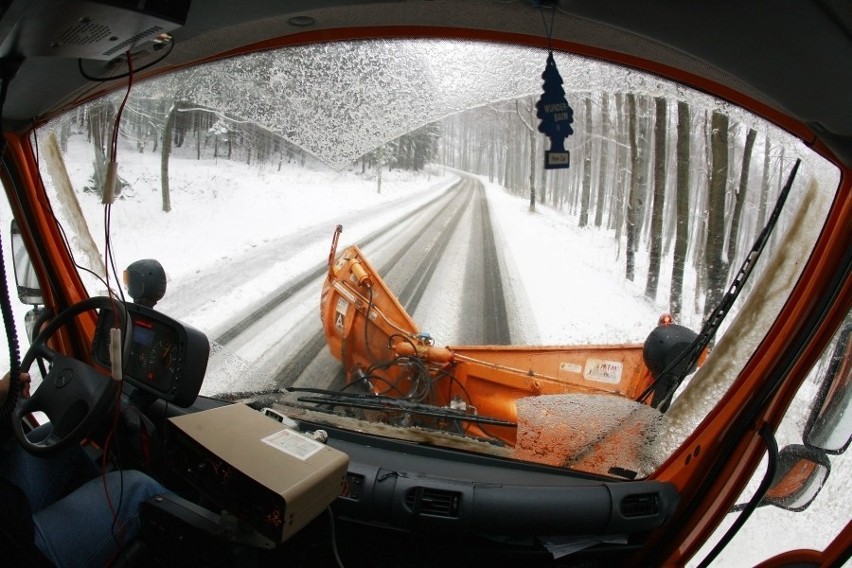 Dolny Śląsk: Pada pierwszy śnieg (ZDJĘCIA)