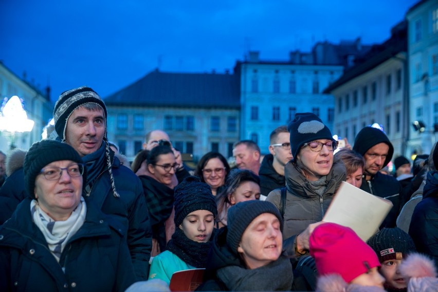 Kraków. Kolędowa lekcja śpiewania na Małym Rynku [GALERIA]