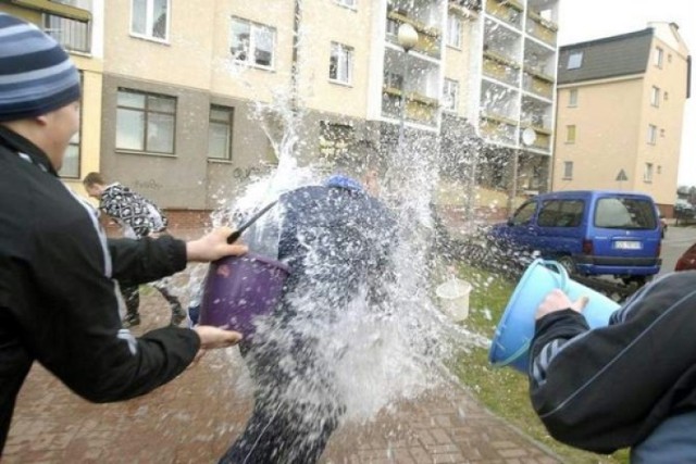 Czasy, w których w śmigus-dyngus mieszkańcy miast masowo ...