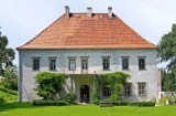 Pałac w Lasowie jest do kupienia za niebotyczną kwotę! Bajkowa rezydencja wystawiona na sprzedaż za prawie 8 mln złotych