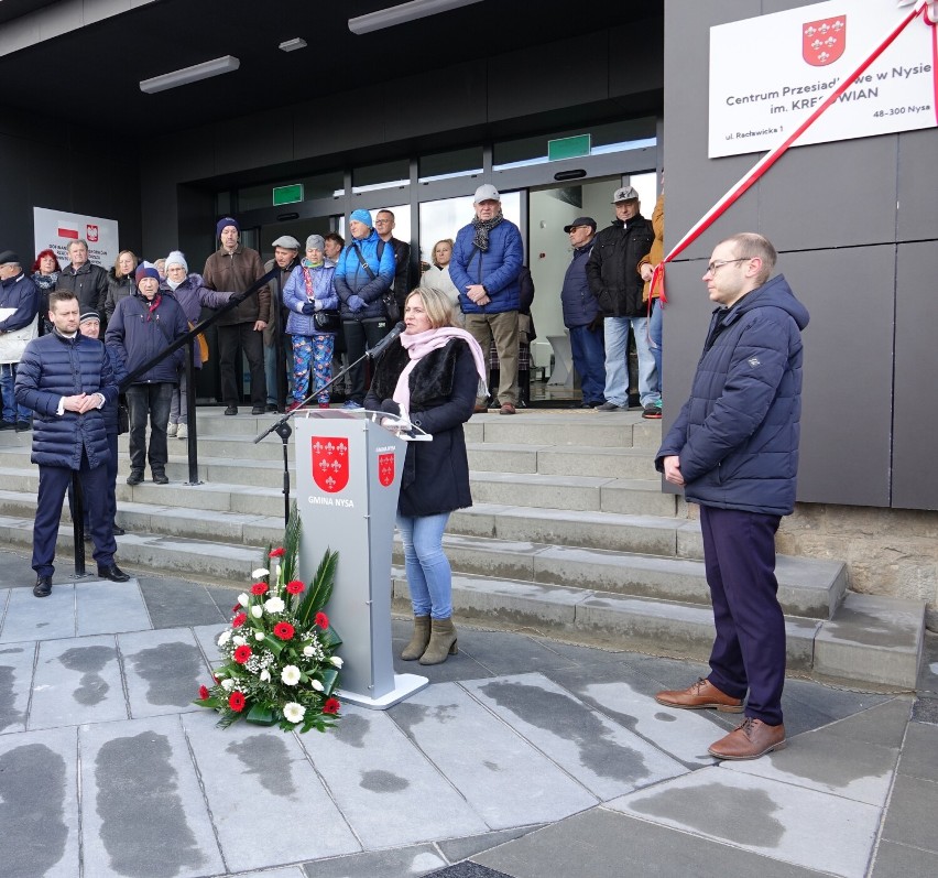 W poniedziałek (3 kwietnia) otwarto Centrum Przesiadkowe im....