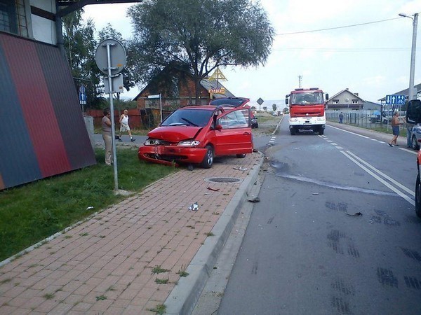 Wypadek Stary Sącz: zderzenie renault z volkswagenem [ZDJĘCIA]