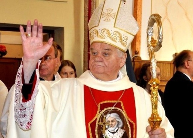 Rada Miejska w Kętach odebrała biskupowi seniorowi Tadeuszowi Rakoczemu Honorowe Obywatelstwo Gminy Kęty