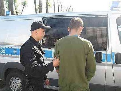 Policja w Żorach zatrzymała seryjnego rabusia. Co przeskrobał bezdomny?