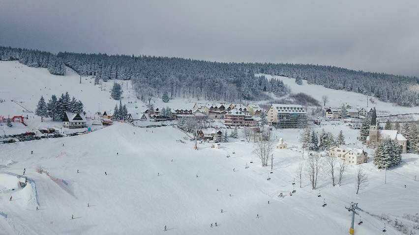 Po opadach śniegu warunki narciarskie w Zieleńcu są doskonałe [ZDJĘCIA]