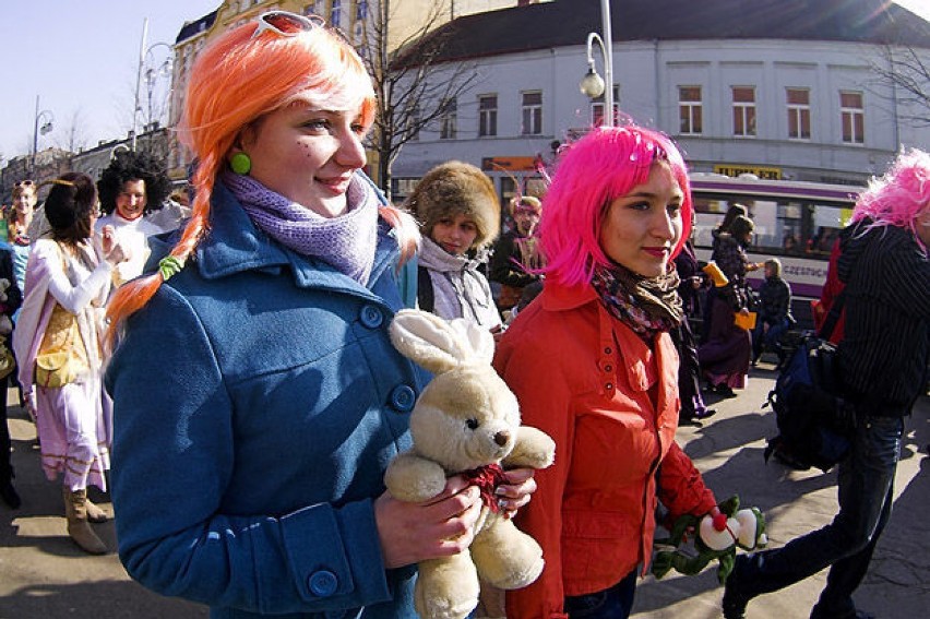 "Goniec Częstochowski" pisał: "Przed trzema laty...