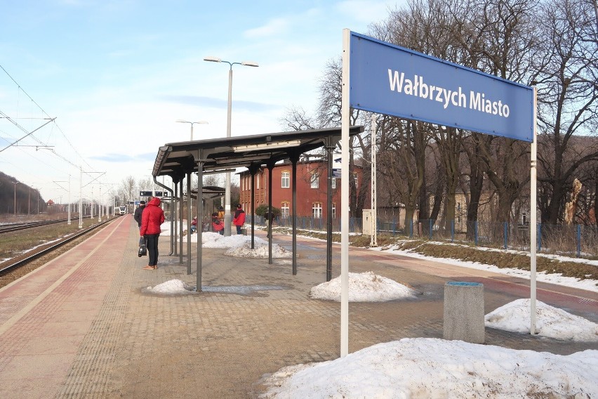 Paraliż kolei na Dolnym Śląsku. Duże opóźnienia pociągów w regionie wałbrzyskim przez awarię na dworcu Wrocław Główny