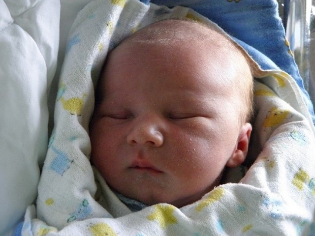 Adam Gabryś, syn Moniki Gabriela, urodził się 15 września o godzinie 3.55. Ważył 3200 g i mierzył 58 cm.

Polub nas na Facebooku i bądź na bieżąco