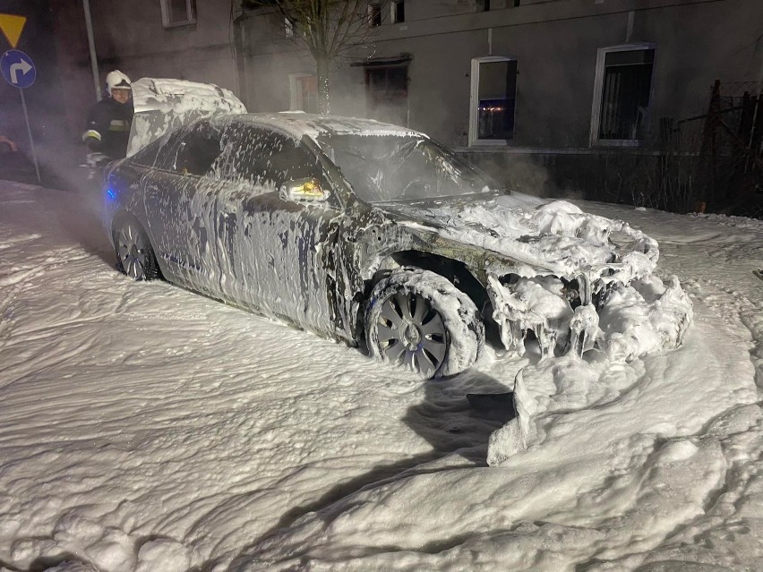 Pożar samochodu osobowego przy ulicy Bydgoskiej w Solcu...