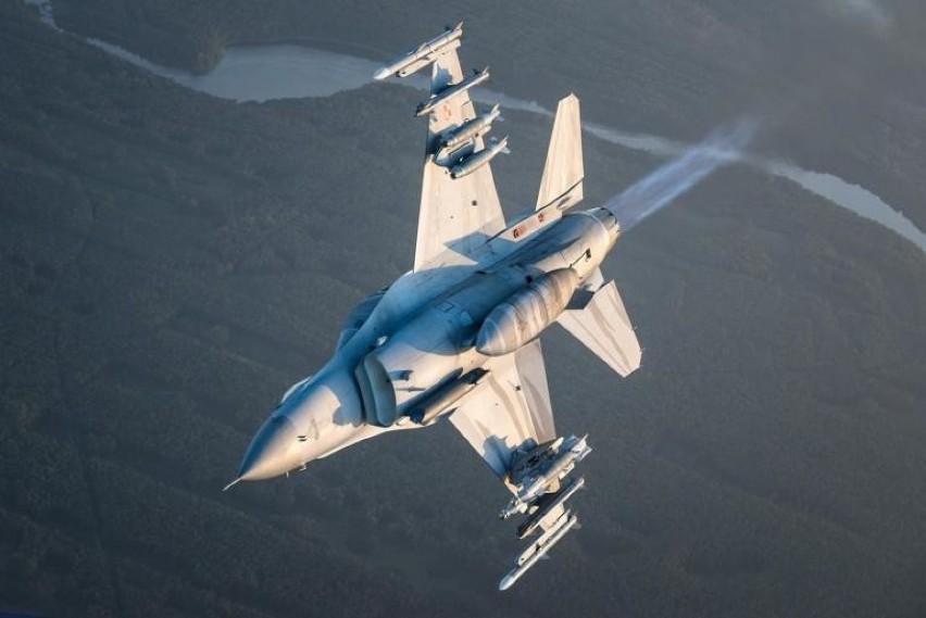 Major Dominik Duda za sterami F-16. Jako pilot tak szybkiej...