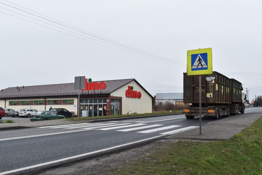 Przejście dla pieszych w Marcinowicach było wskazywane przez...