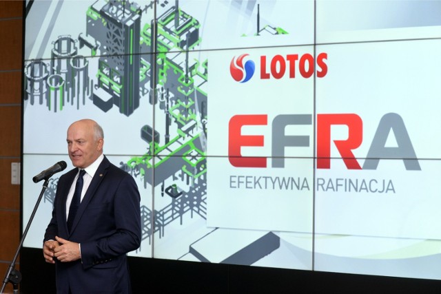 07.10.2015 gdansk
grupa lotos sa . uroczystosc podpisania aktu erekcyjnego i wmurowania kamienia wegielnego pod budowe nowej instalacji projektu efra z udzialem olechnowicz , minister czerwinski
fot. przemyslaw swiderski / polska press / dziennik baltycki