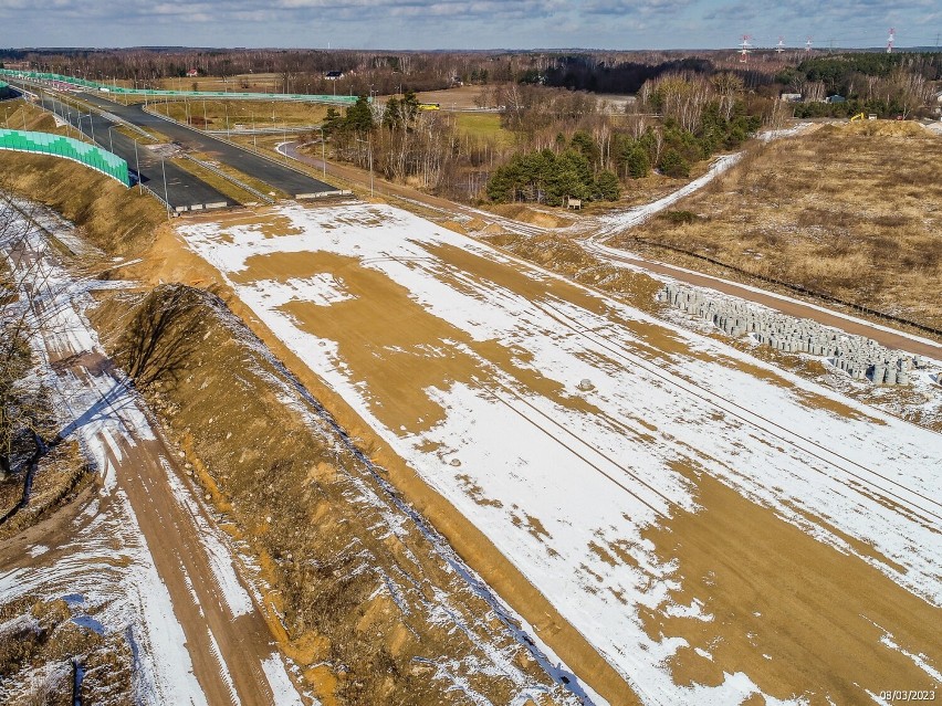 Autostrada A2 na wschód od Warszawy. Pół roku do końca kontraktu, a budowa wciąż daleko w polu