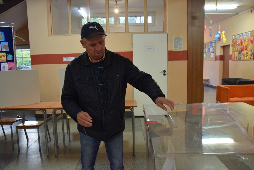 Wybory 2019 w Zawierciu. Trwa głosowanie na kandydatów do Sejmu i Senatu ZDJĘCIA