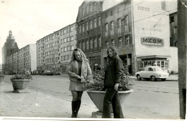 Ul. Sikorskiego, 1971 r. Dziś za syrenką jest skwer przy Strywaldzie