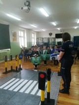 Oleśnica: Policja odwiedza uczniów i rozmawia o bezpieczeństwie 
