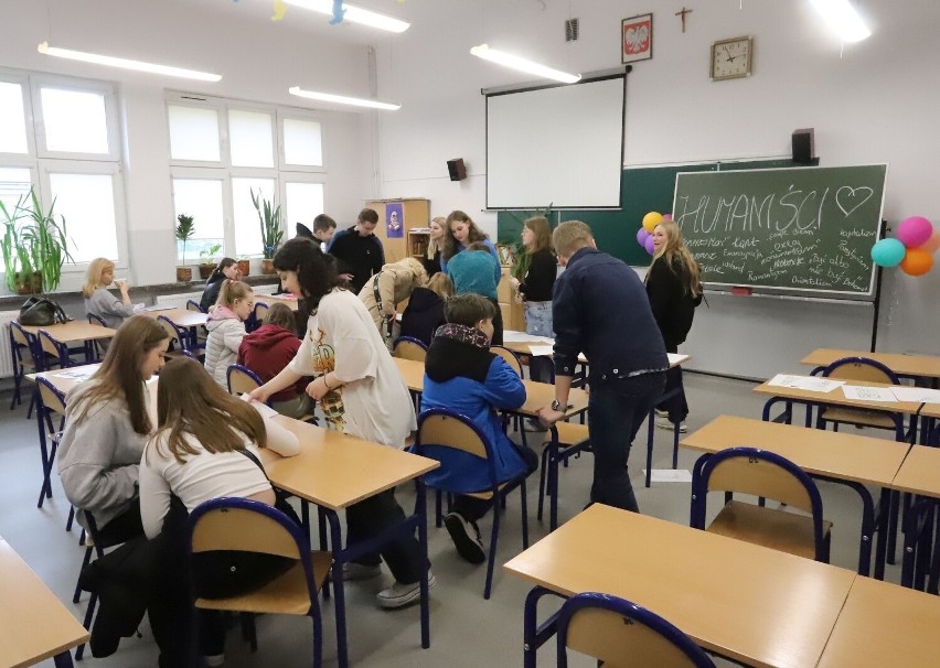Dzień Otwarty w V Liceum Ogólnokształcącym imienia Romualda Traugutta w Radomiu. Zobacz zdjęcia
