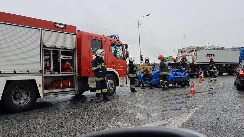 Zobacz zdjęcia z groźnego wypadku trzech aut pod Wrocławiem