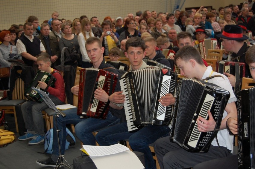 Bicie rekordu Polski w jednoczesnej grze na akordeonie