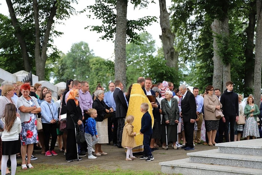 Uroczyste obchody święta apostołów Piotra i Pawła w Samogródzie. W cerkwi wspólnie z wiernymi modlili się samorządowcy i mundurowi  