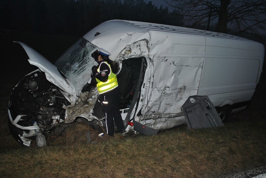 Przyczyną takiego zachowania się kierującego z „dostawczaka”...