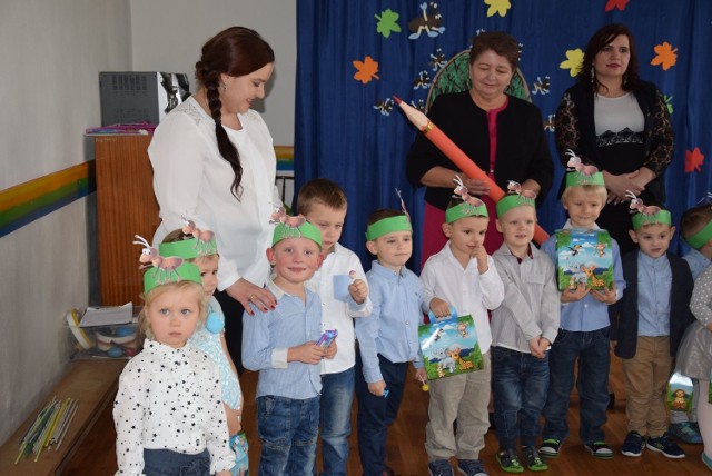 W Przedszkolu nr 1 w Skierniewicach odbyło się pasowanie na przedszkolaka najmłodszej grupy wychowanków. W ceremonii pasowania uczestniczyła grupa Mrówek.