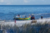 Foto powiat pucki: zimowe Dębki i plaża bez turystów, ale za to z rybakami | ZDJĘCIA