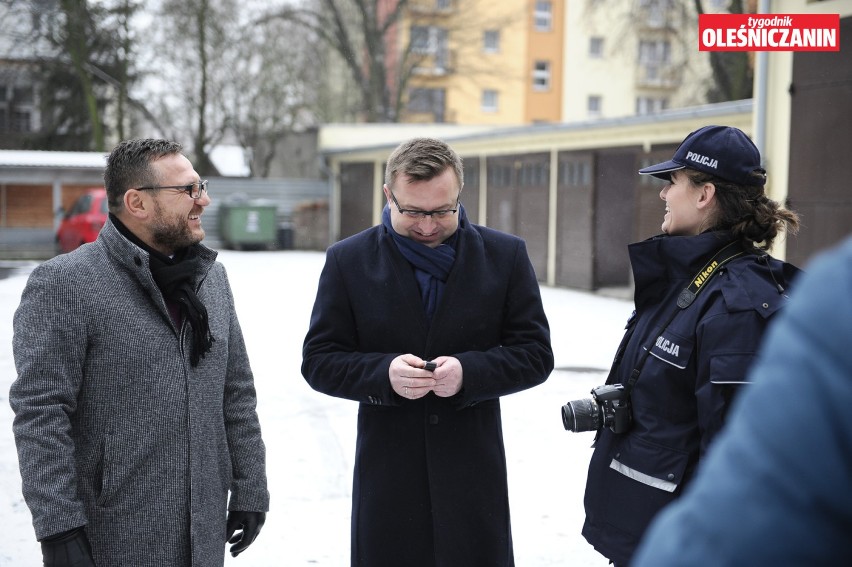 Gmina Oleśnica ufundowała nową bramkę dla komendy policji