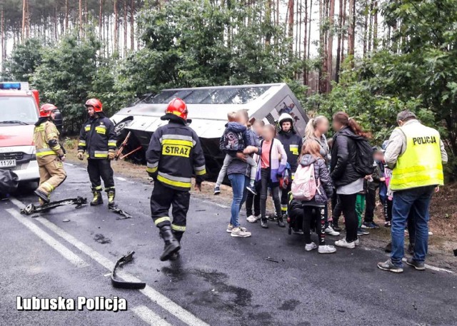 Do wypadku doszło kilkanaście minut po godz. 7.00 koło miejscowości Stara Woda.