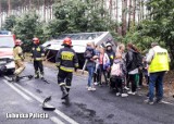 STARA WODA. Wypadek autobusu z dziećmi. Zderzył się z volkswagenem golfem [ZDJĘCIA]